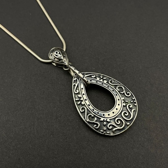 Vintage Sterling‎ Silver Filigree Ornate Teardrop Pendant Necklace Snake Chain